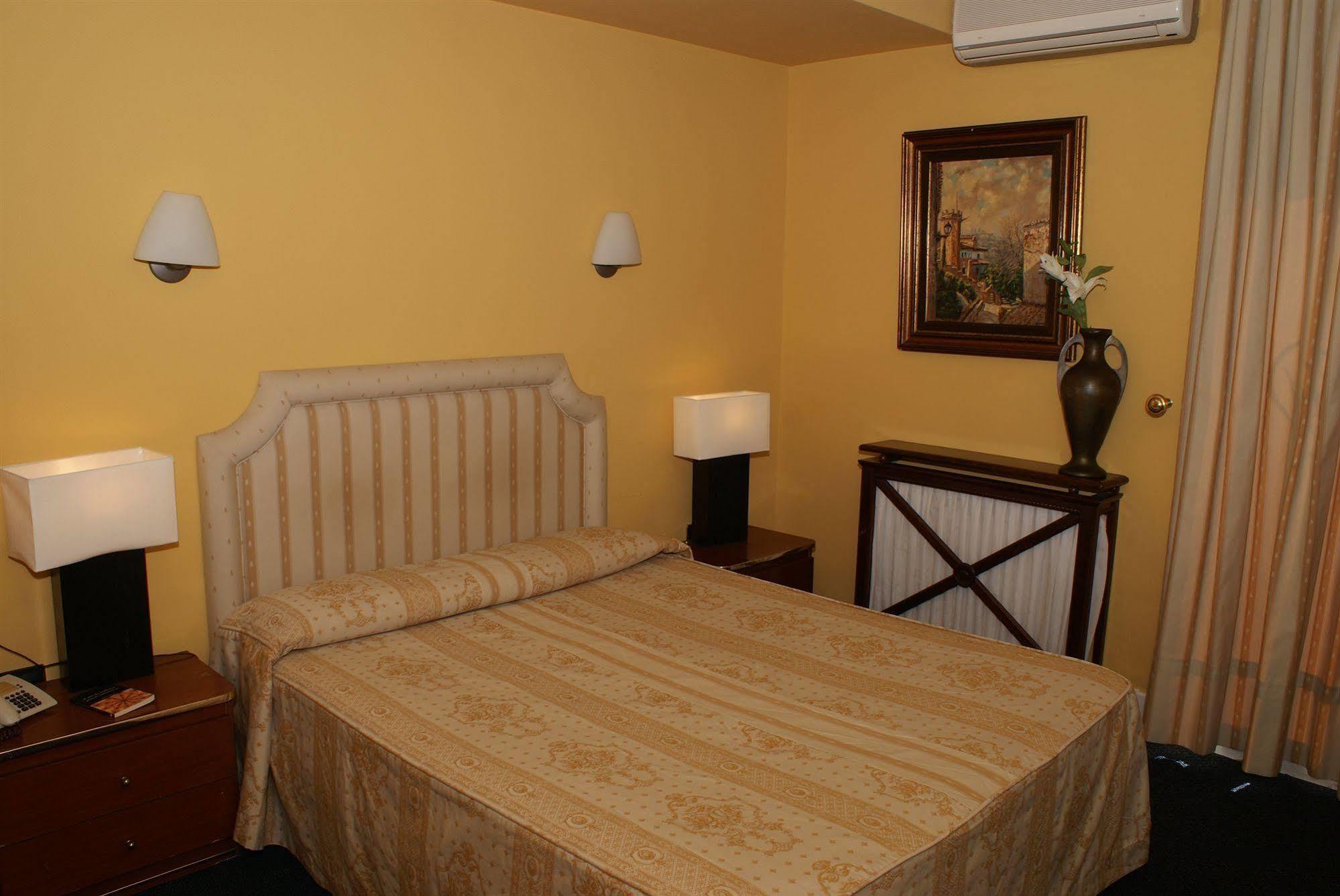Hotel Marixa La Guardia Buitenkant foto